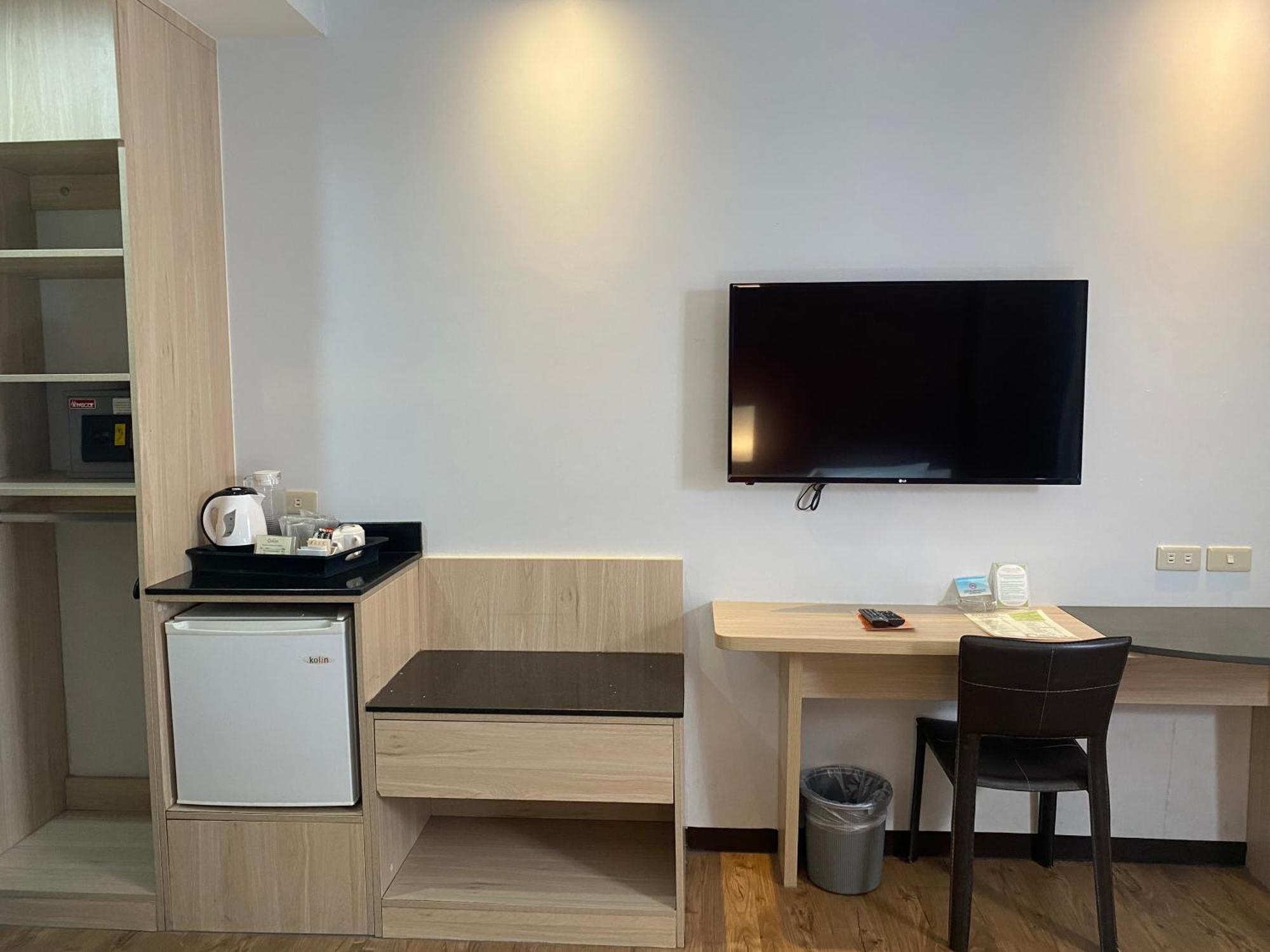 Circle Inn Hotel And Suites Bacolod Extérieur photo