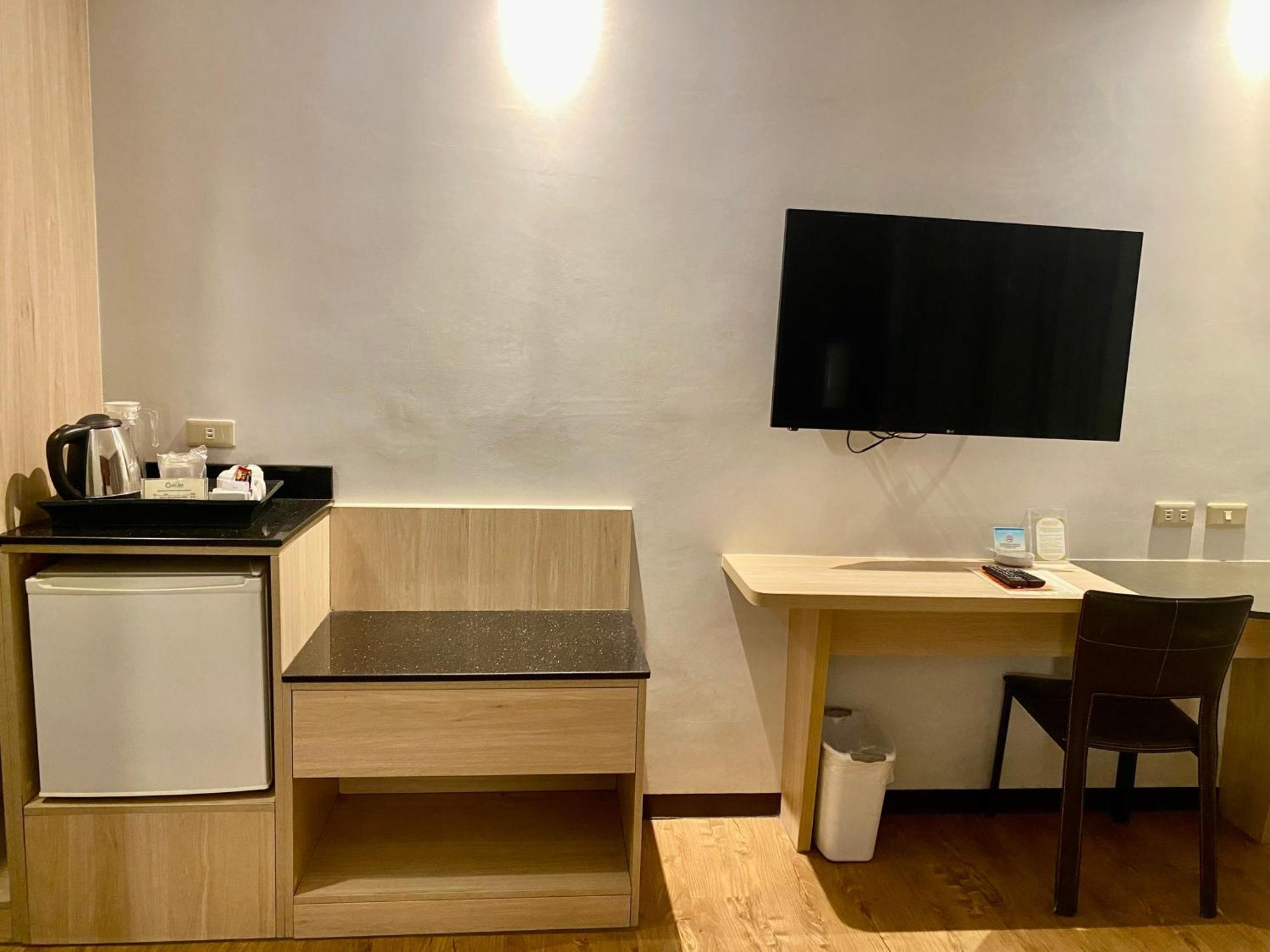 Circle Inn Hotel And Suites Bacolod Extérieur photo
