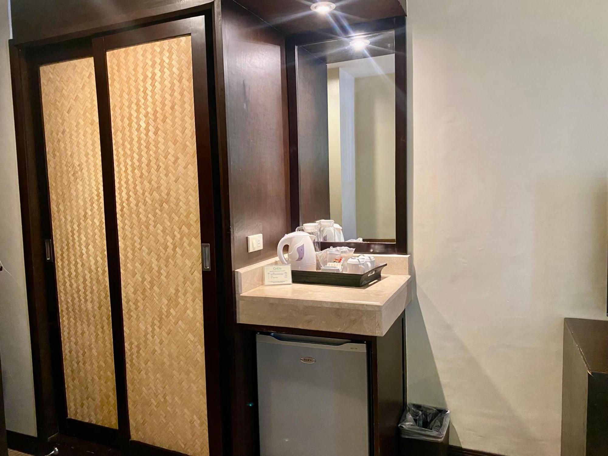Circle Inn Hotel And Suites Bacolod Extérieur photo