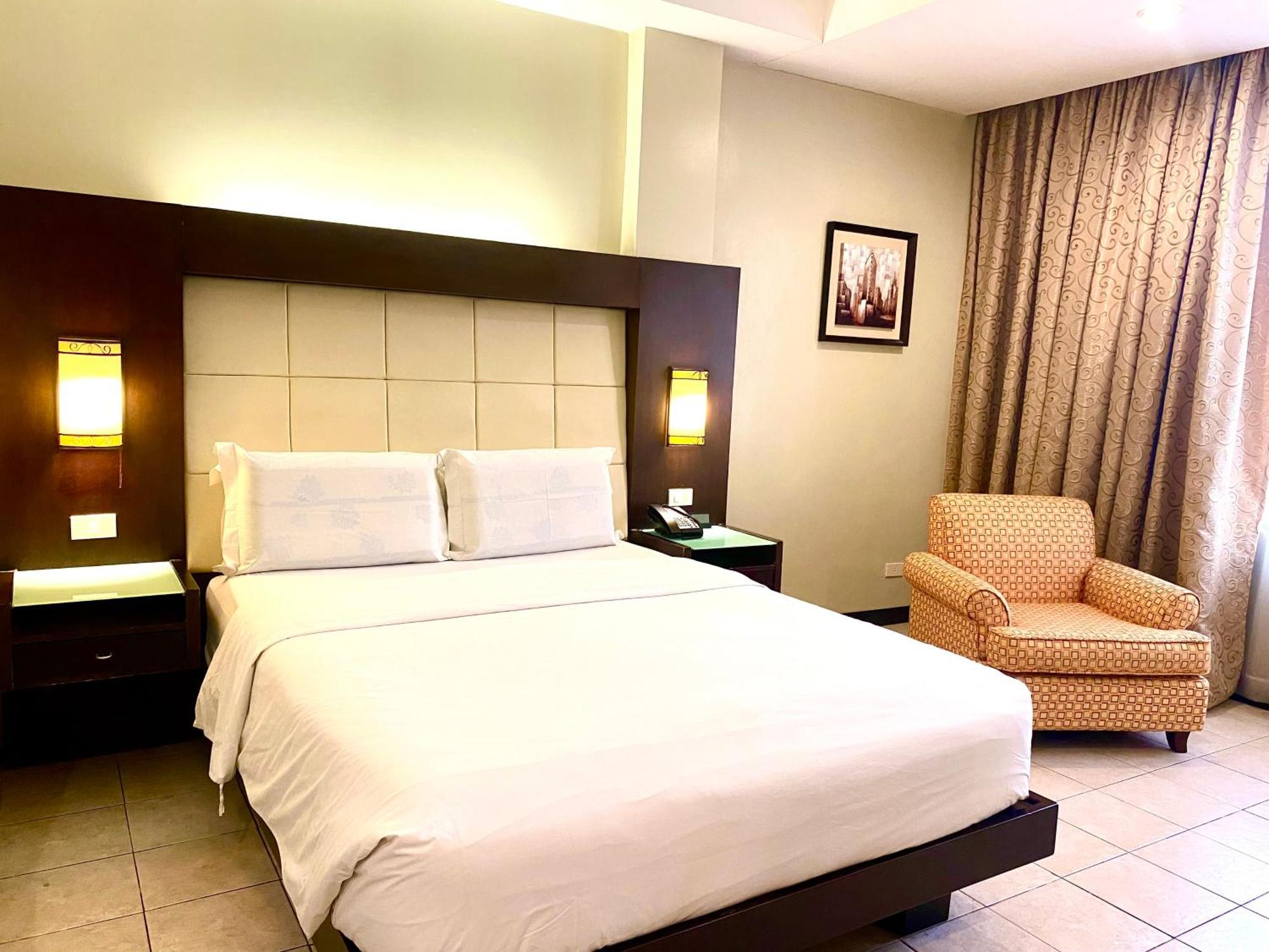Circle Inn Hotel And Suites Bacolod Extérieur photo