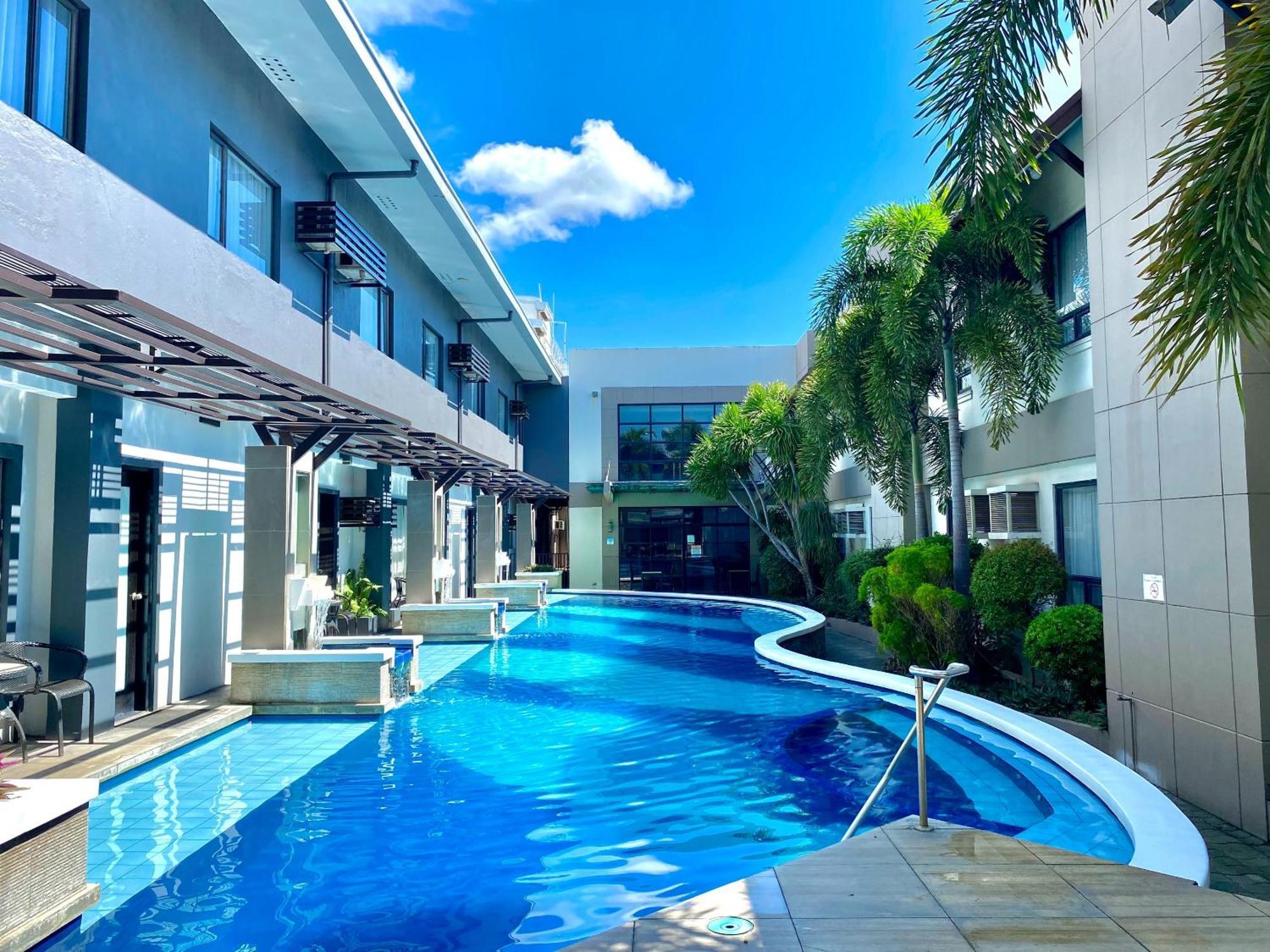 Circle Inn Hotel And Suites Bacolod Extérieur photo