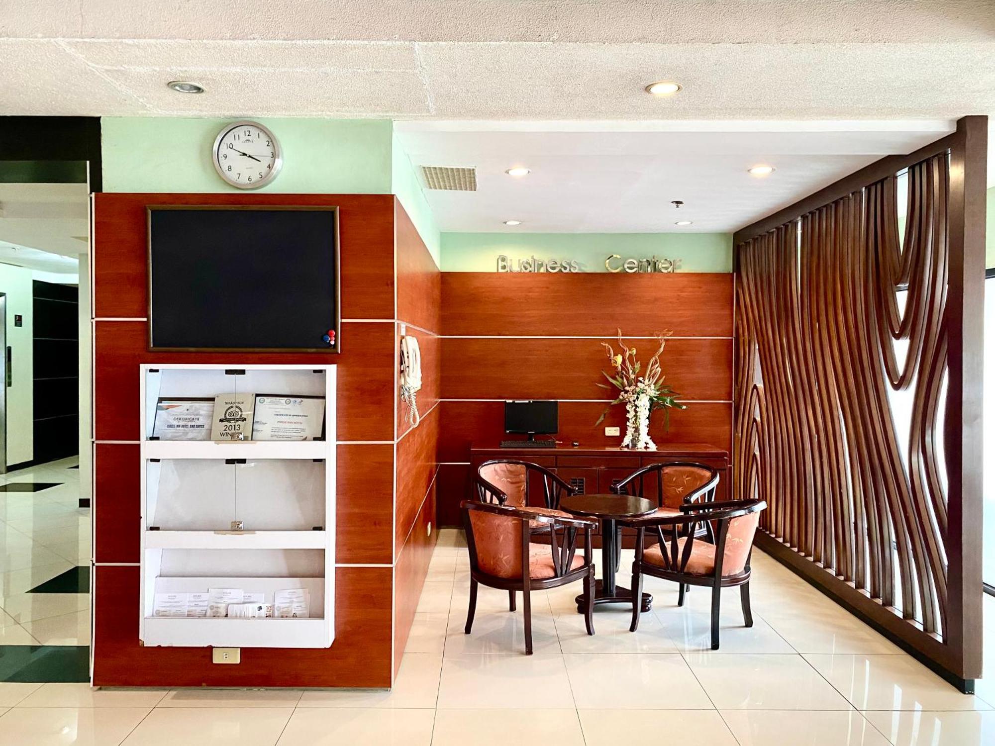 Circle Inn Hotel And Suites Bacolod Extérieur photo