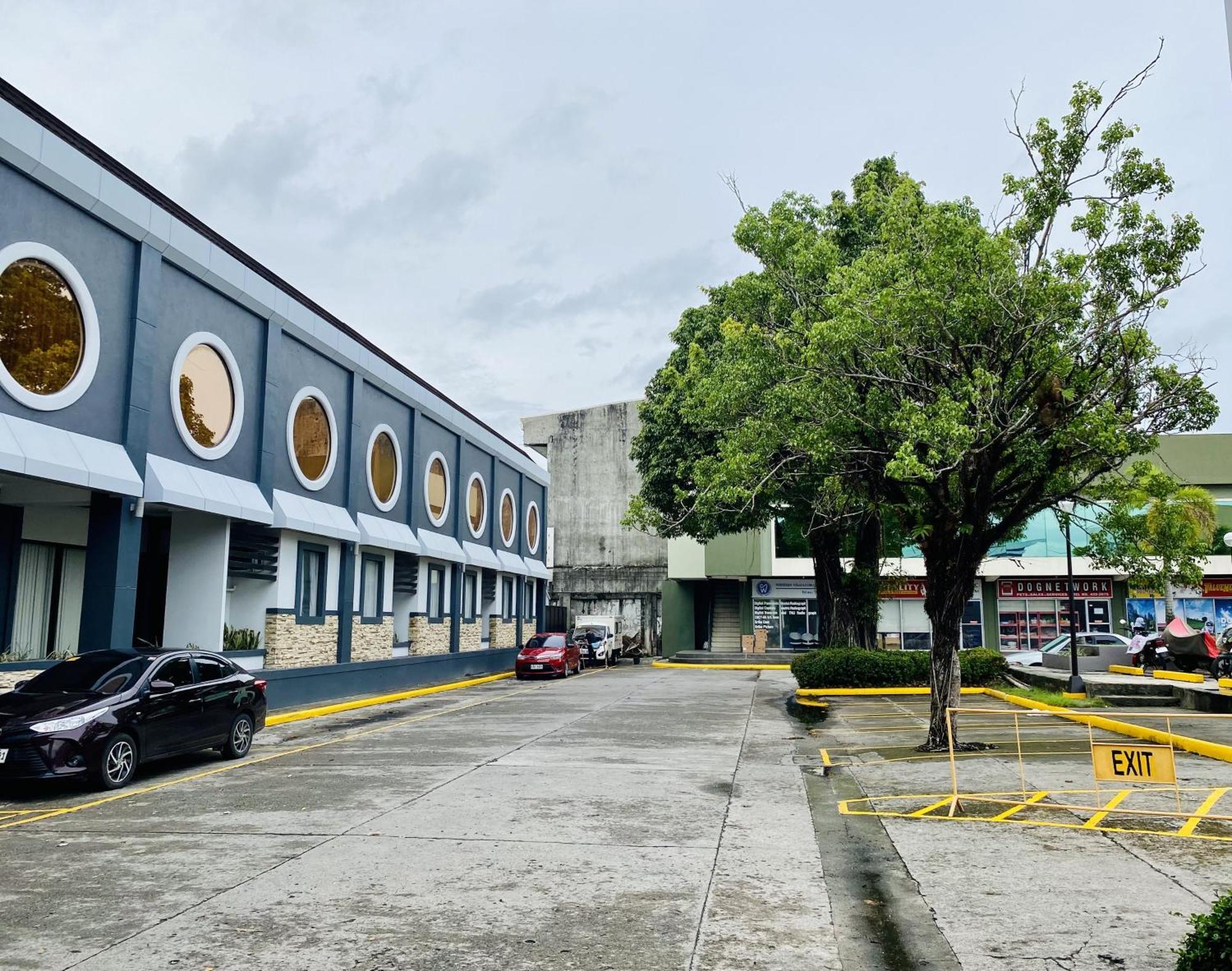 Circle Inn Hotel And Suites Bacolod Extérieur photo