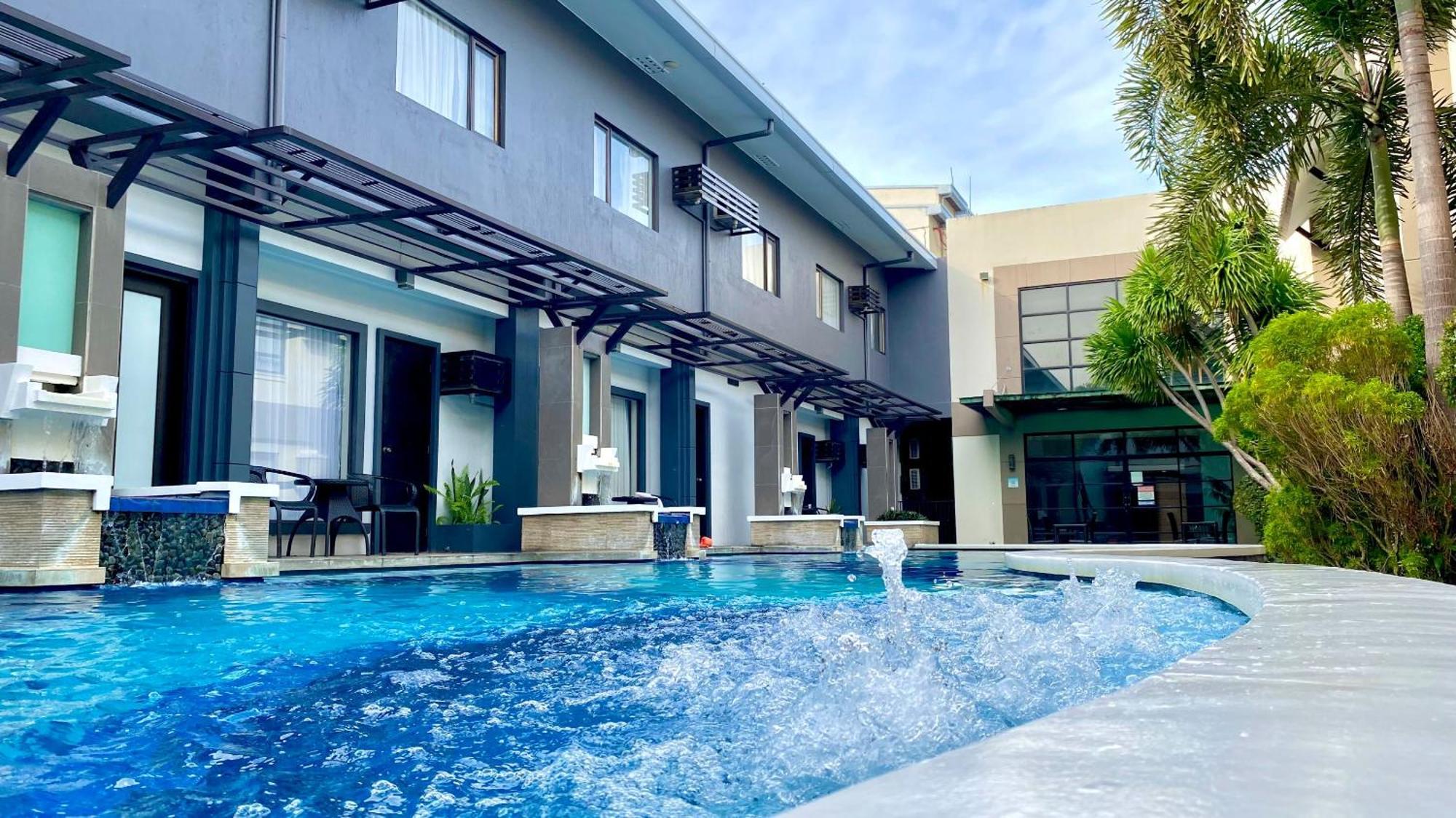 Circle Inn Hotel And Suites Bacolod Extérieur photo