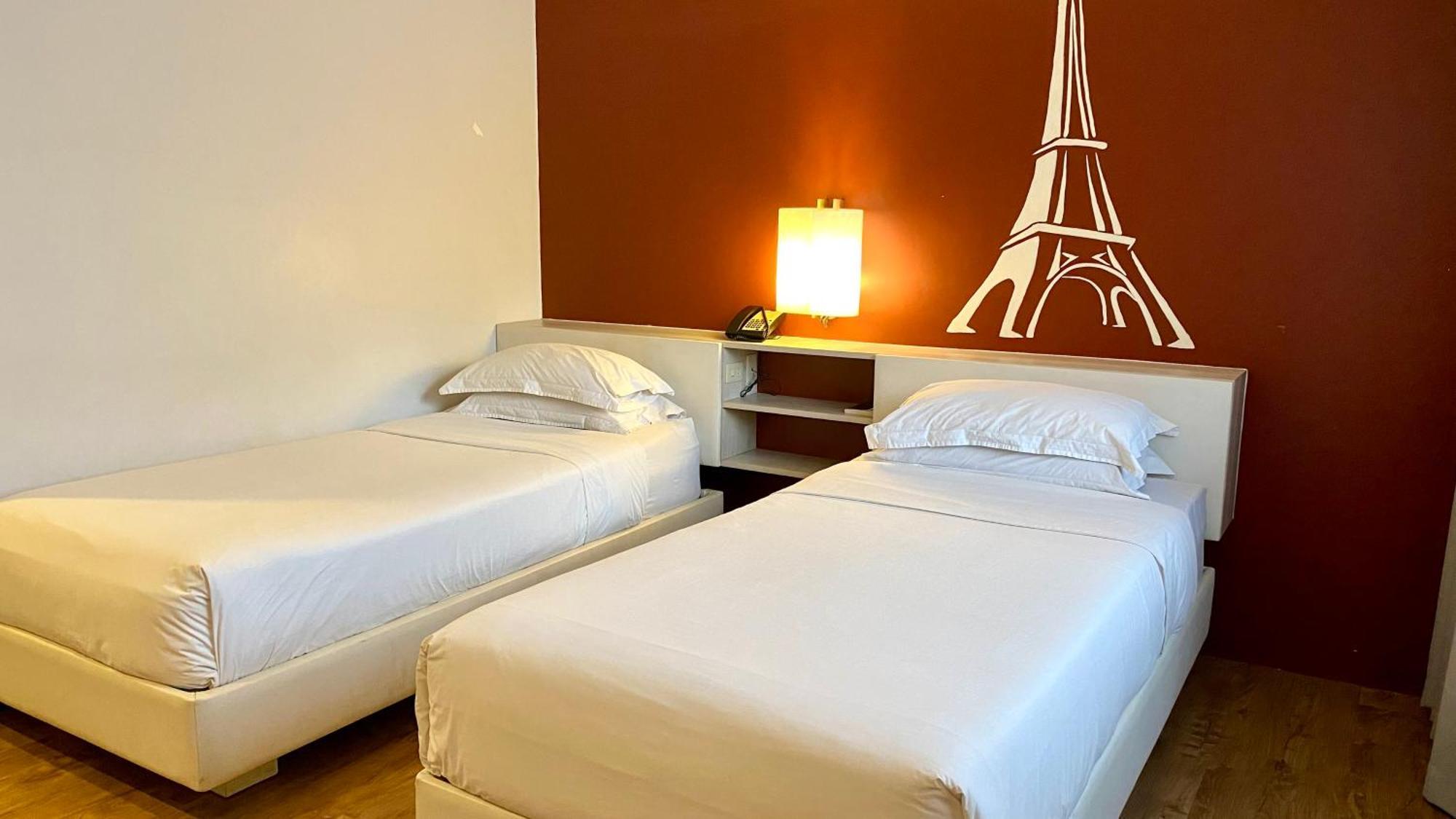 Circle Inn Hotel And Suites Bacolod Extérieur photo