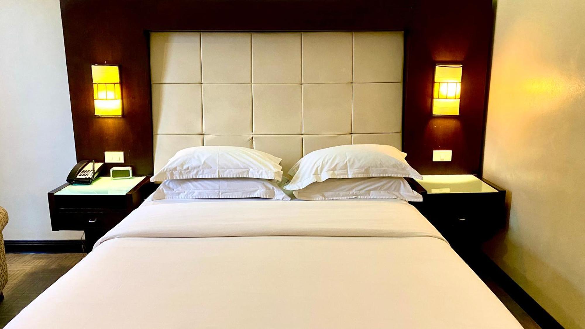 Circle Inn Hotel And Suites Bacolod Extérieur photo
