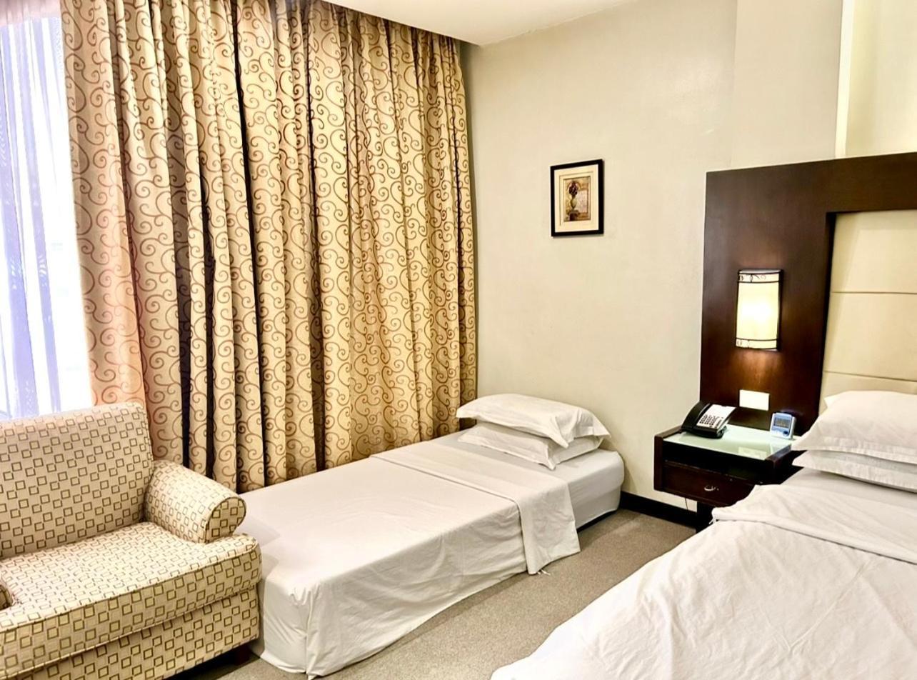 Circle Inn Hotel And Suites Bacolod Extérieur photo