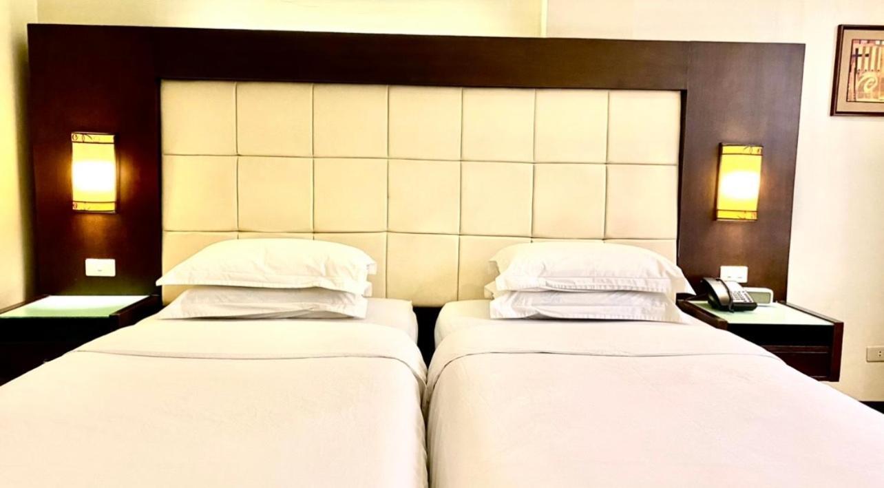 Circle Inn Hotel And Suites Bacolod Extérieur photo