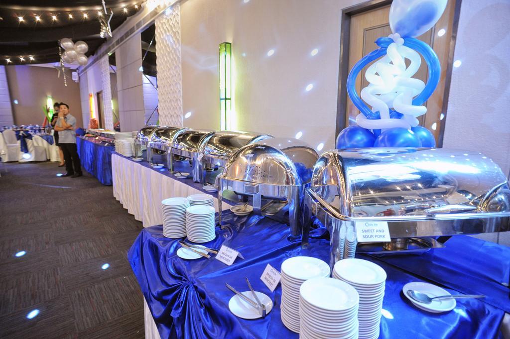 Circle Inn Hotel And Suites Bacolod Extérieur photo