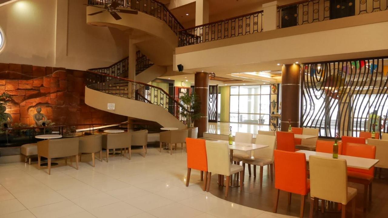 Circle Inn Hotel And Suites Bacolod Extérieur photo