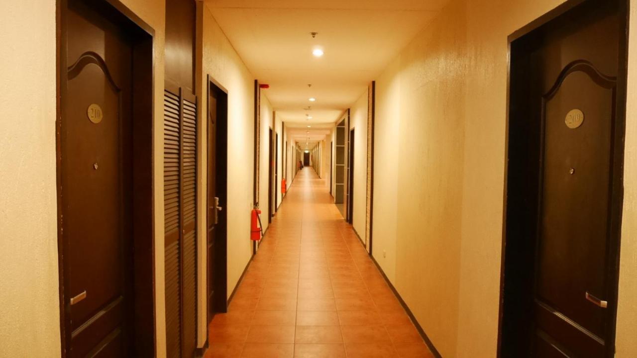 Circle Inn Hotel And Suites Bacolod Extérieur photo