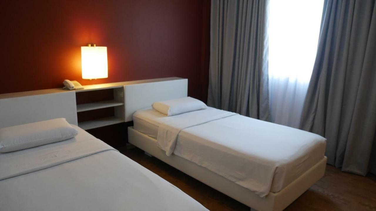 Circle Inn Hotel And Suites Bacolod Extérieur photo