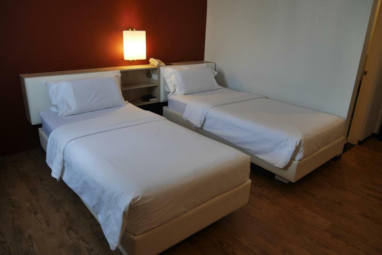 Circle Inn Hotel And Suites Bacolod Extérieur photo