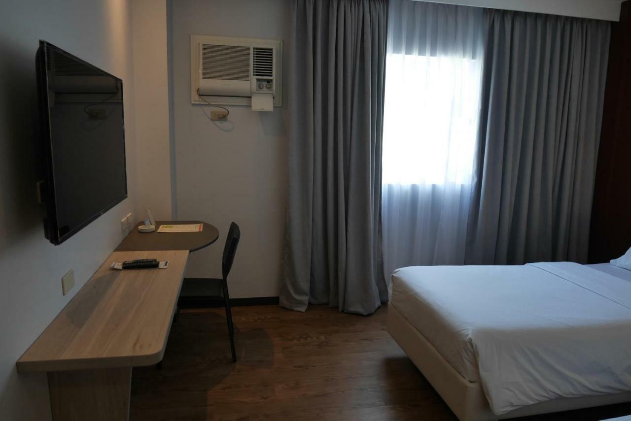 Circle Inn Hotel And Suites Bacolod Extérieur photo