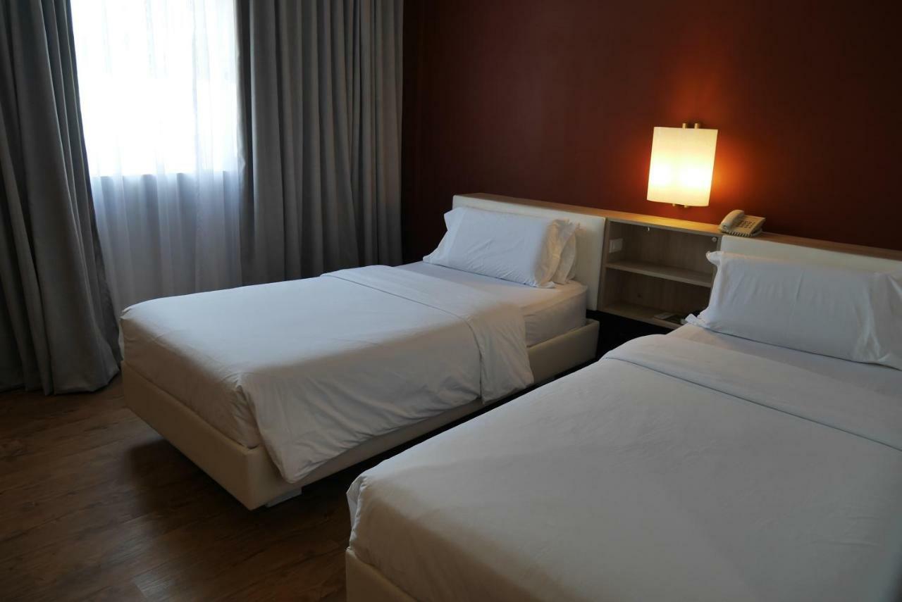 Circle Inn Hotel And Suites Bacolod Extérieur photo