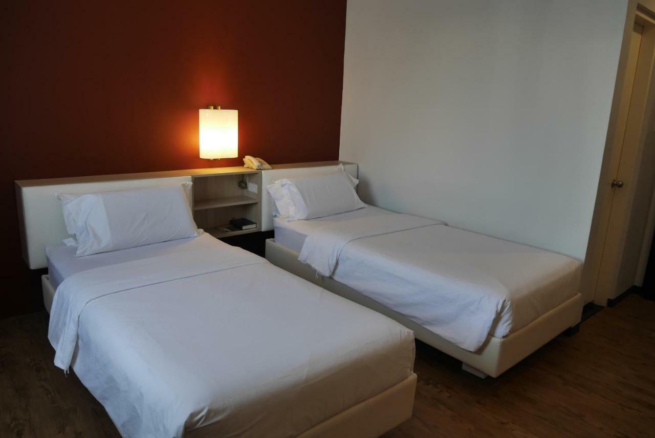 Circle Inn Hotel And Suites Bacolod Extérieur photo